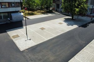 Завршена реконструкција паркиралишта на Булевару Јаше Томића